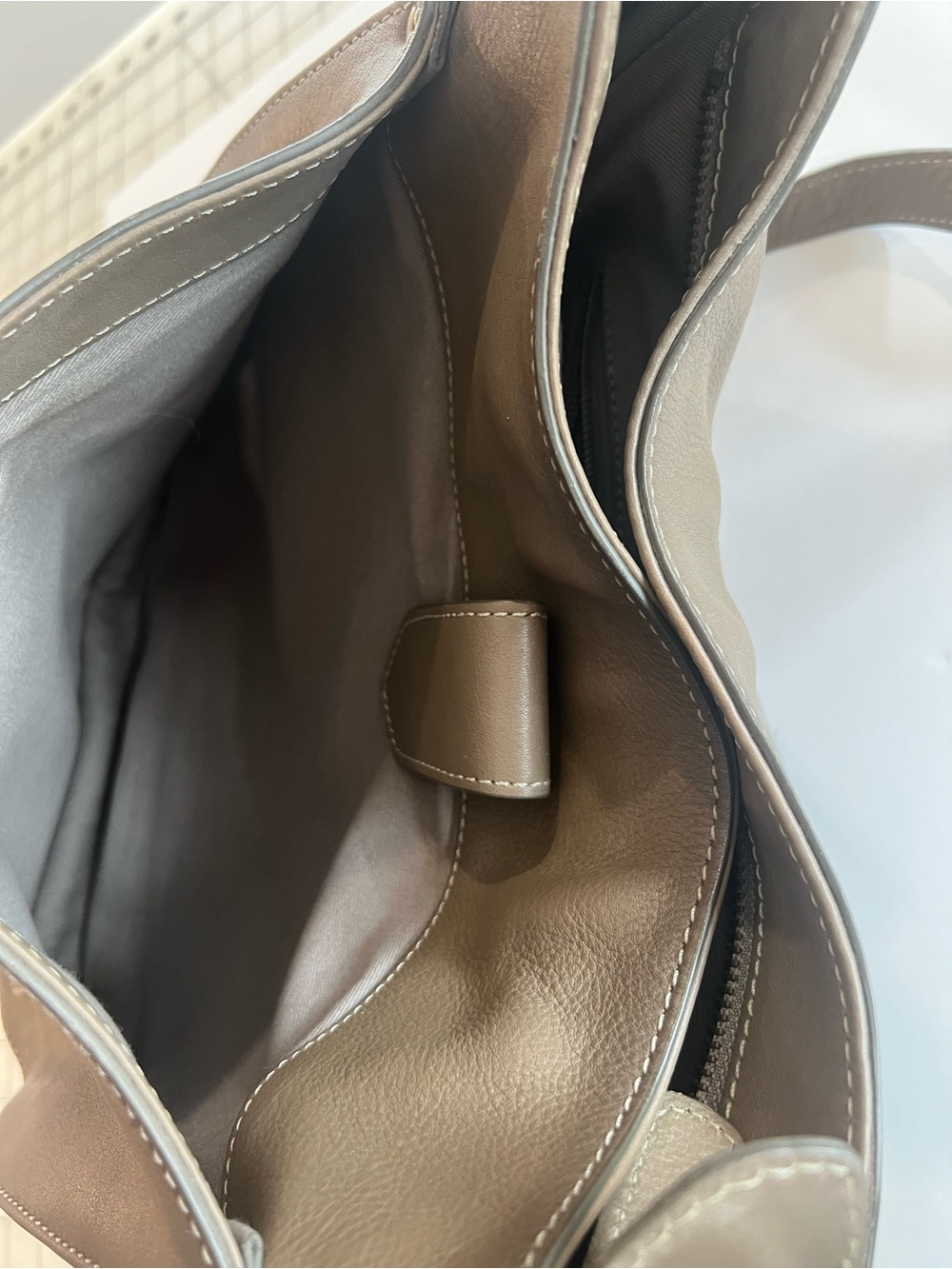 NWT Frye Olivia Large Crossbody Bag - Ice Taupe Color - Picture 7 of 9